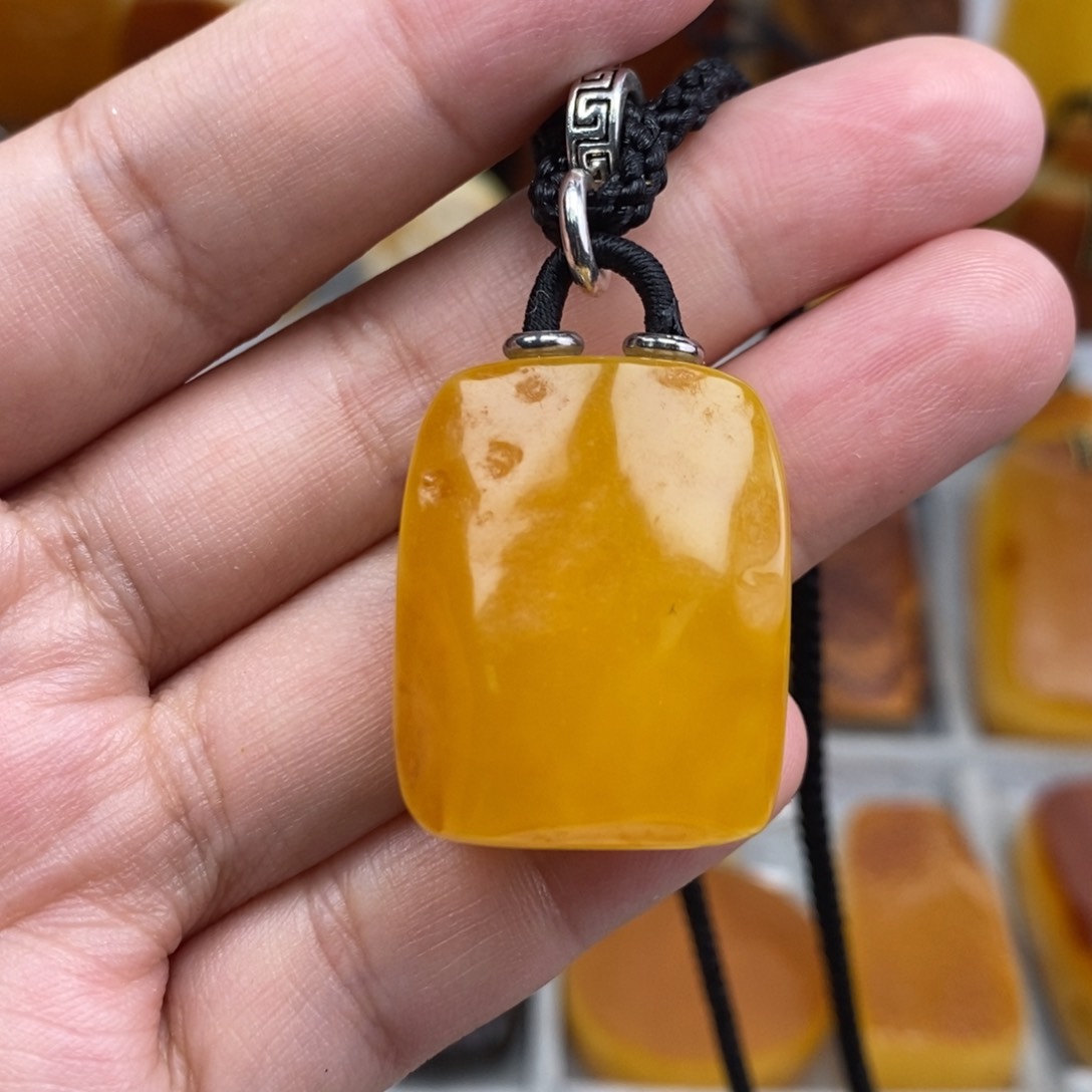 琥珀吊坠(赠链)未镶嵌