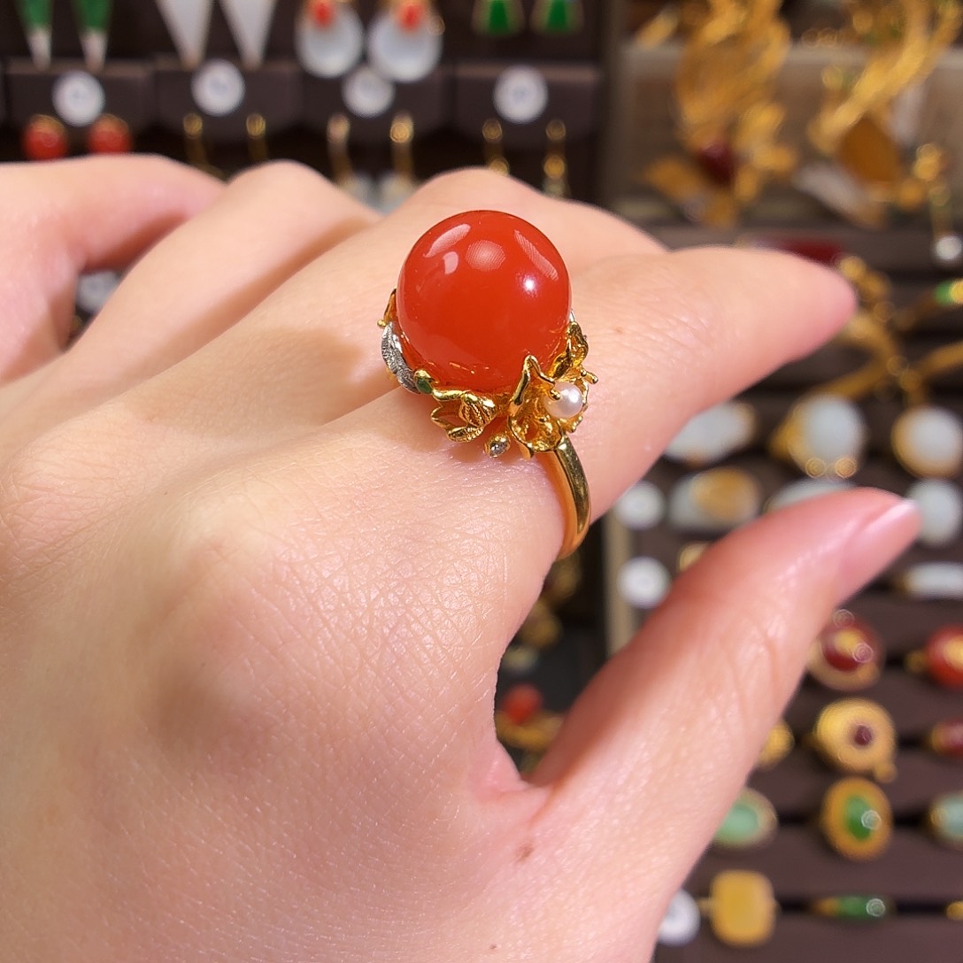 18K金镶嵌戒指南红玛瑙