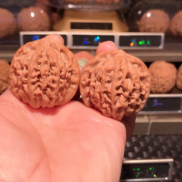 平***静文玩核桃把件野生