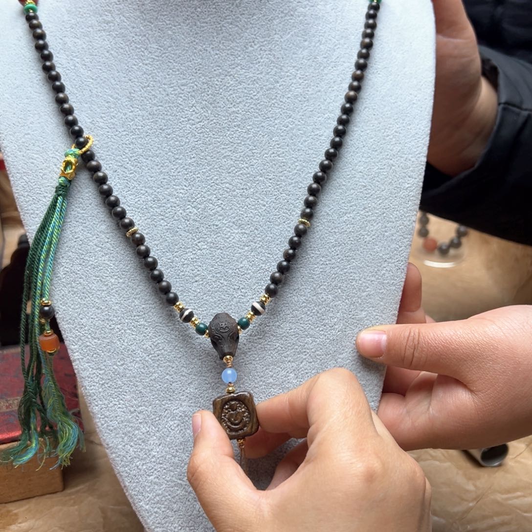 大叶紫檀（黑酸枝木类）