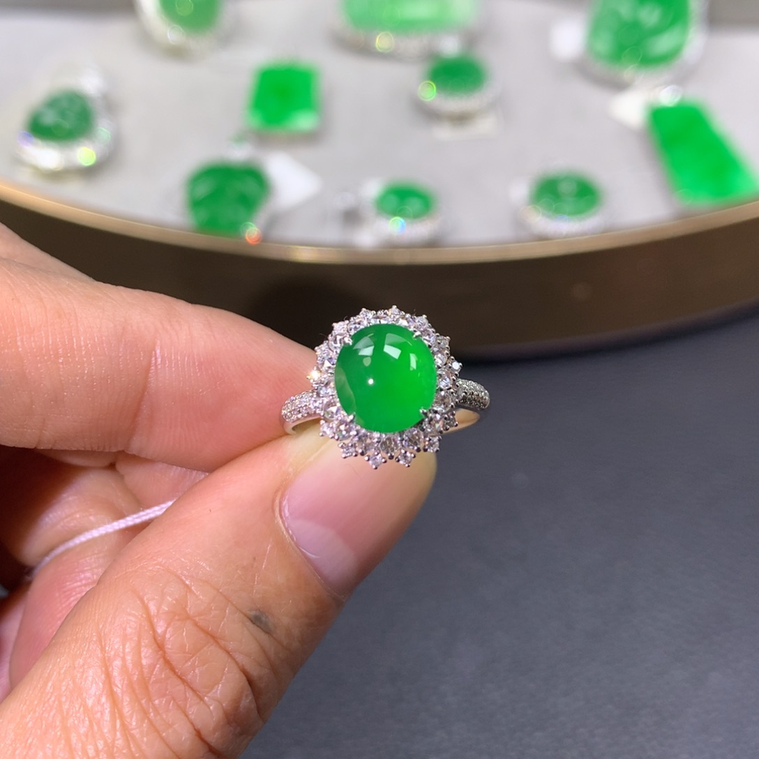 翡翠戒指18K金镶嵌翡翠