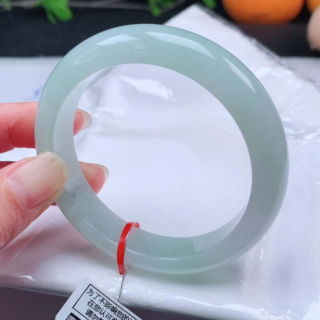 翡翠手镯未镶嵌55圈