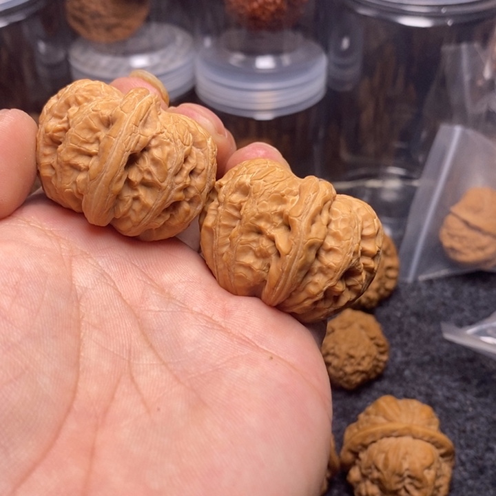 文玩核桃吊坠42元宝