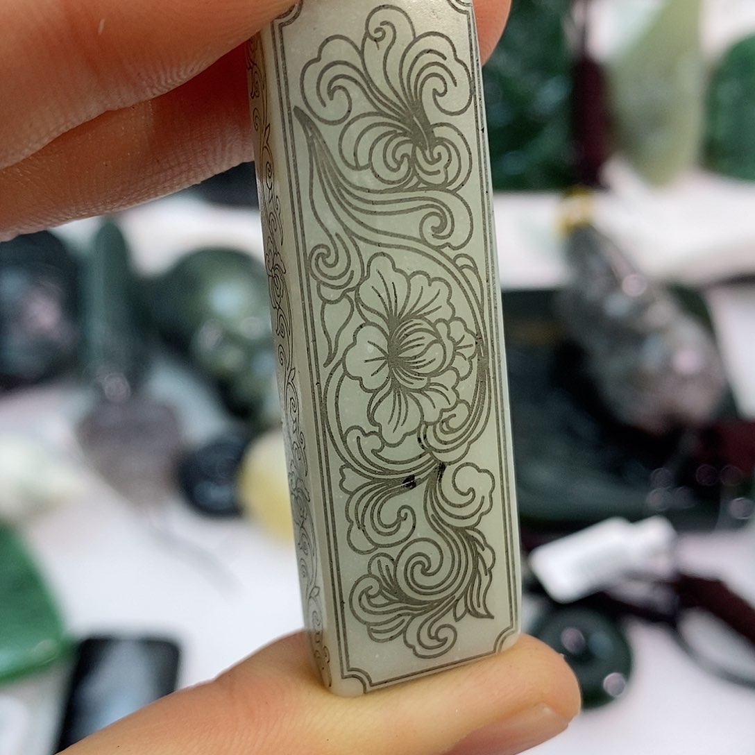 和田玉（糖玉）颈饰足铂镶嵌