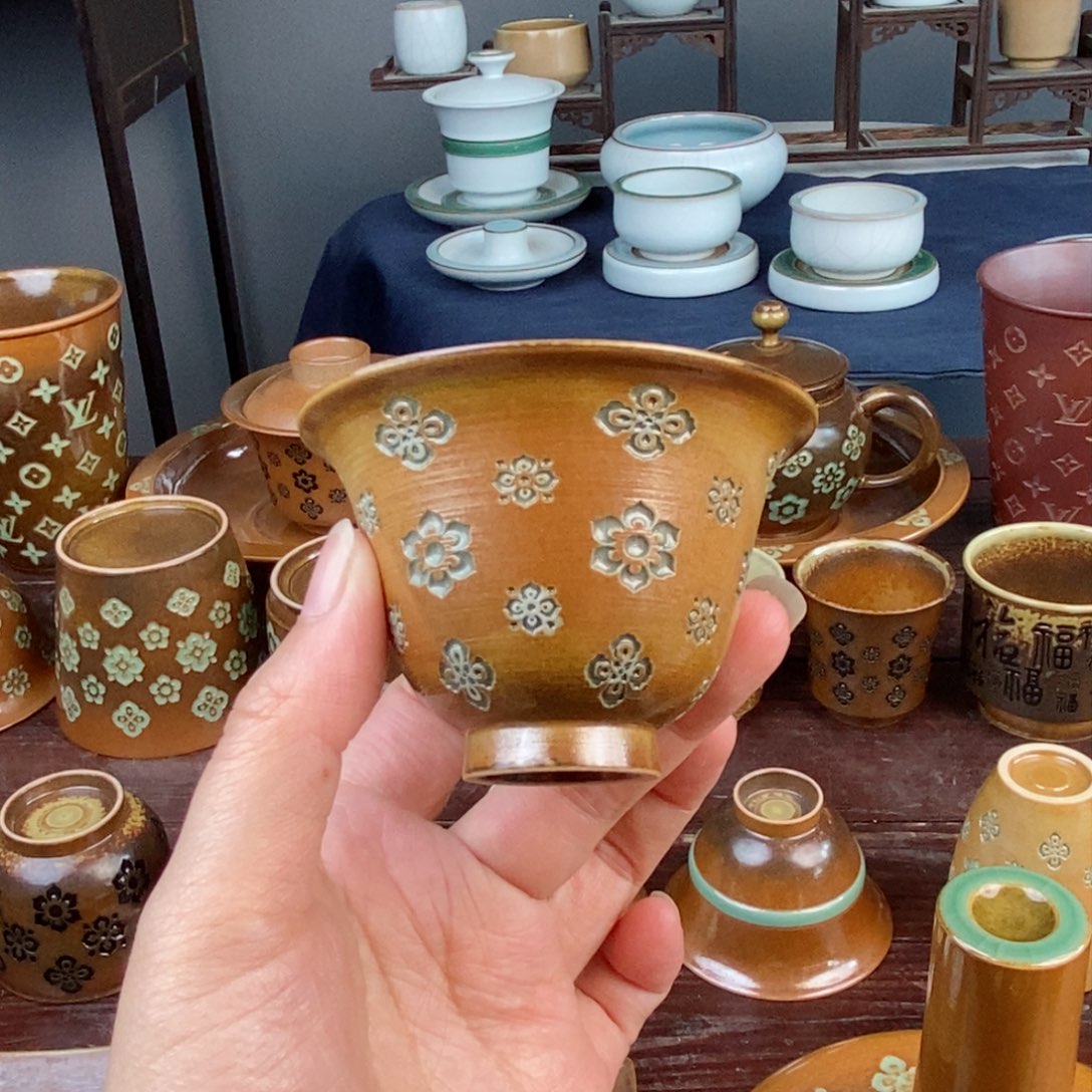 朱砂胎草木灰宝相花纹铃铛杯 微瑕 