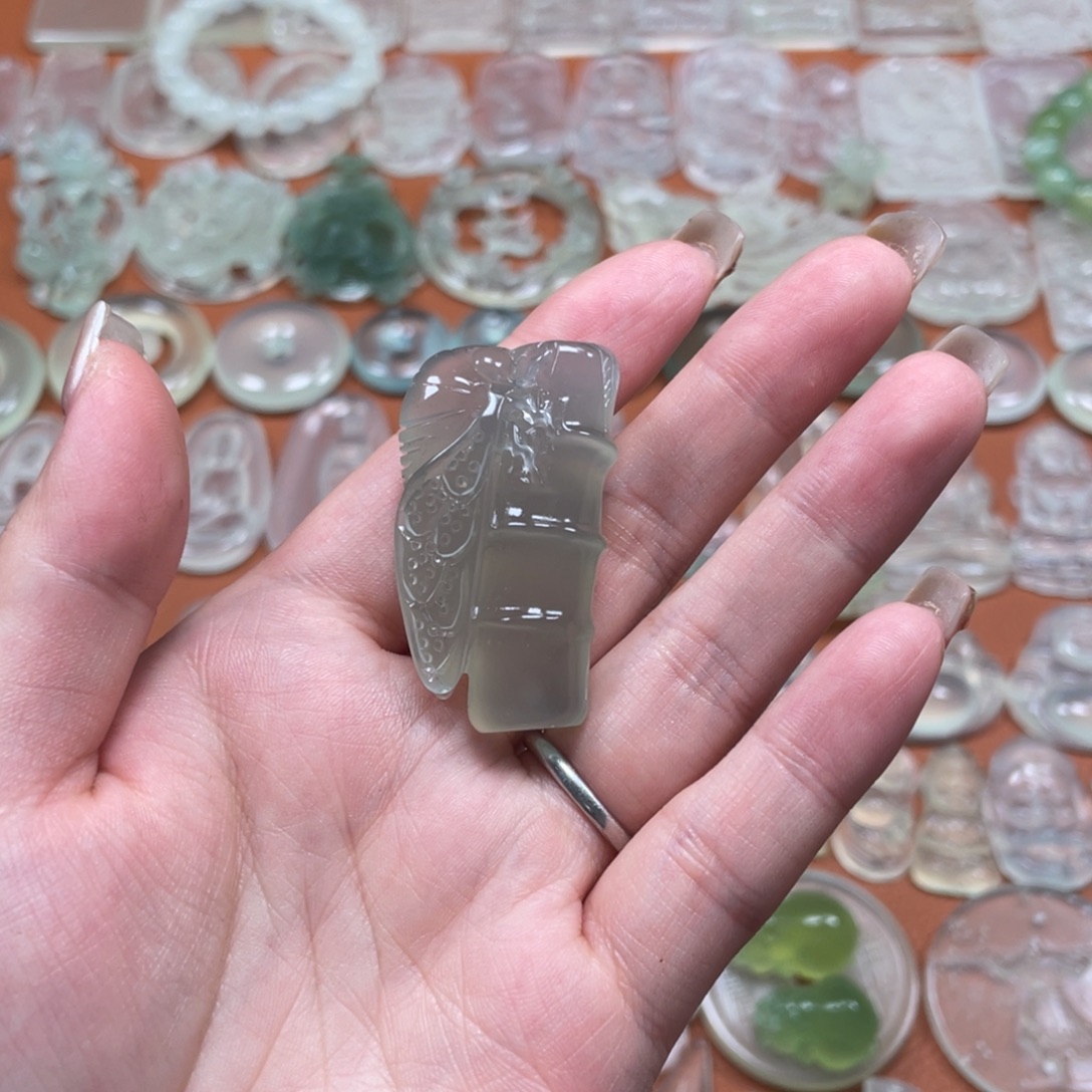 犯***诚蛇纹石玉未镶嵌颈饰