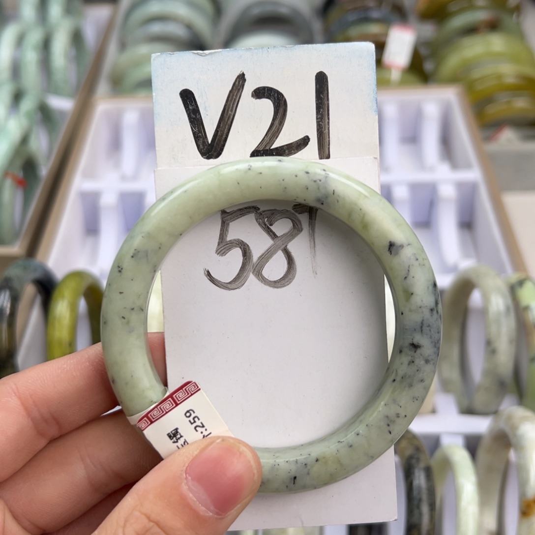 岫玉手镯未镶嵌天然岫玉微瑕