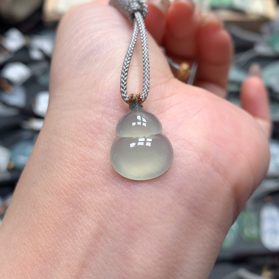 翡翠颈饰未镶嵌葫芦