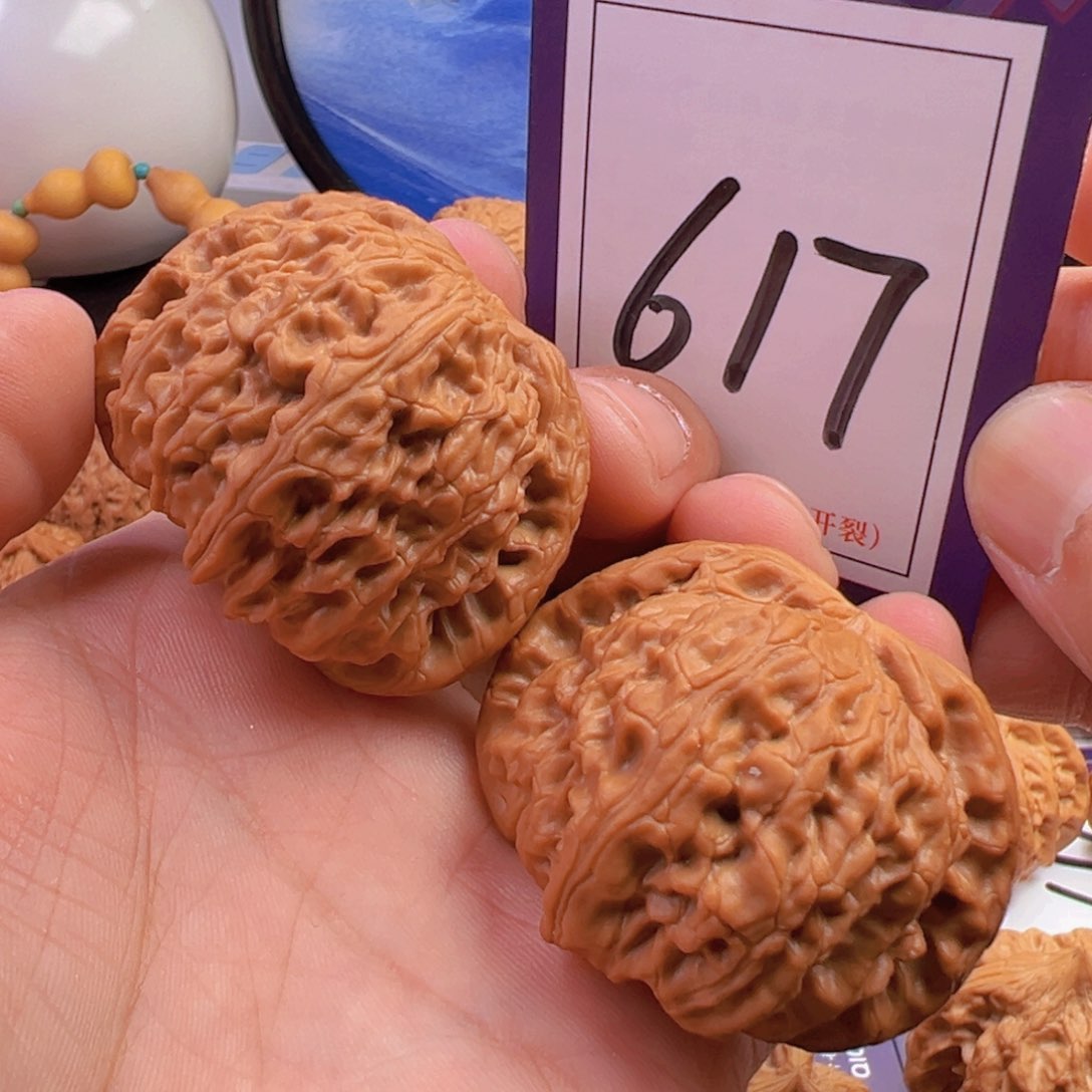 文玩核桃把件闷白47.5尺寸617号