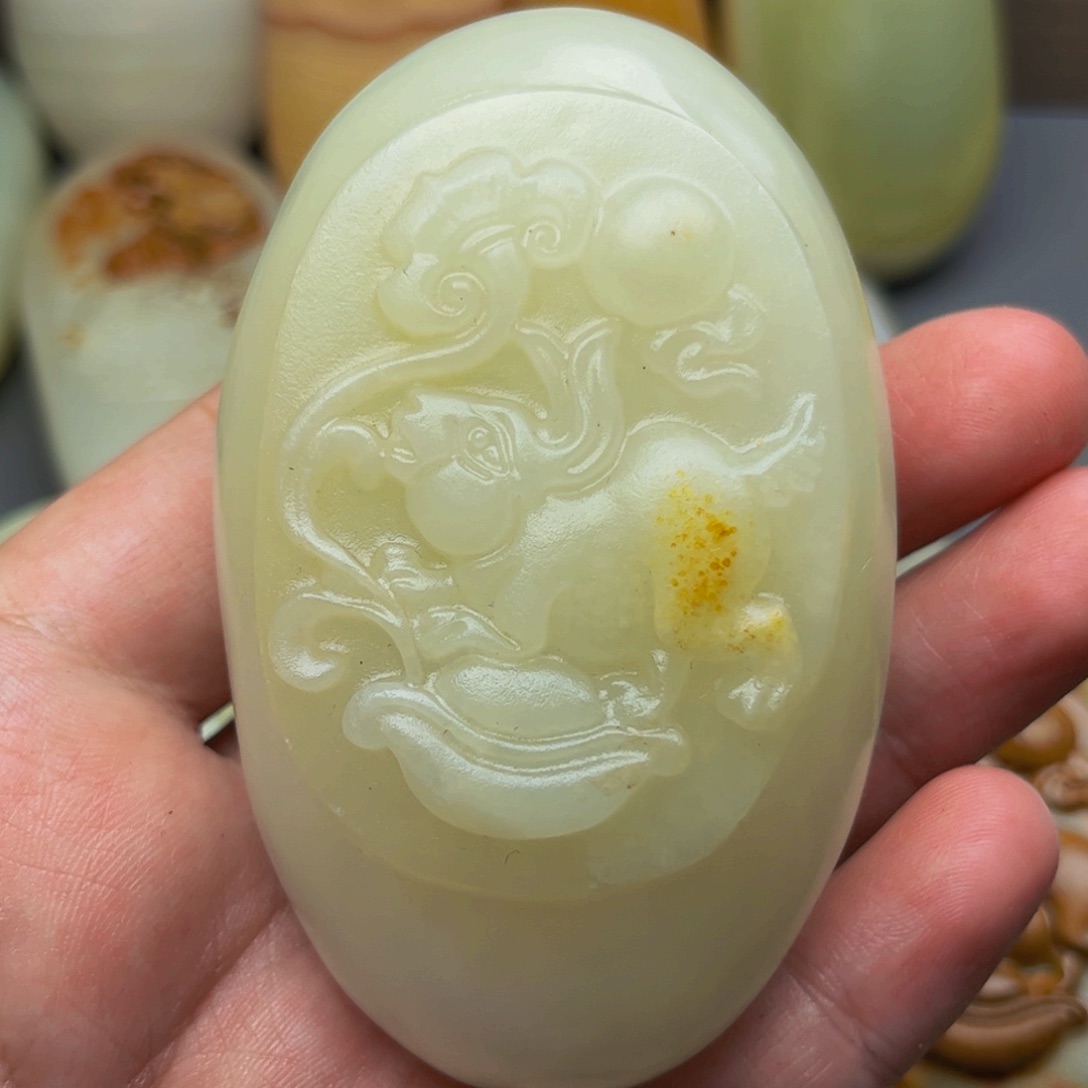 石材方解石手把件兔