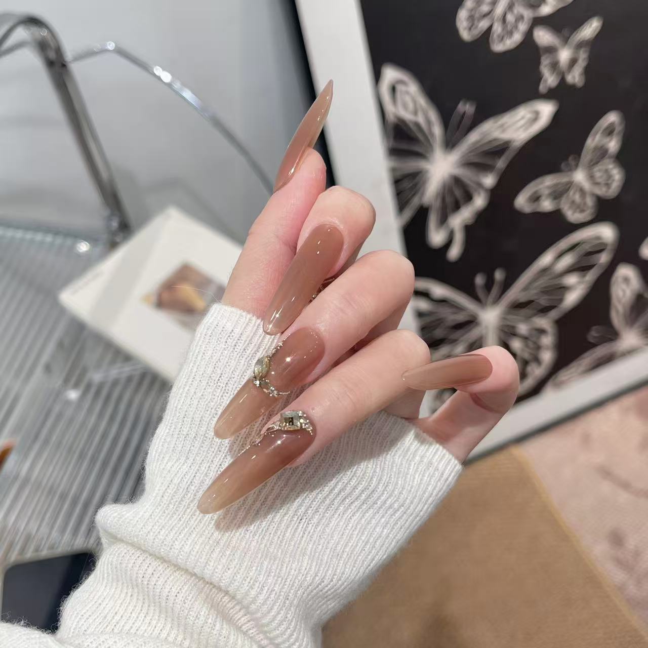 【沉香】八狸全华简约显白秋冬冰茶底色金魅拼钻感纯手工定制穿戴甲