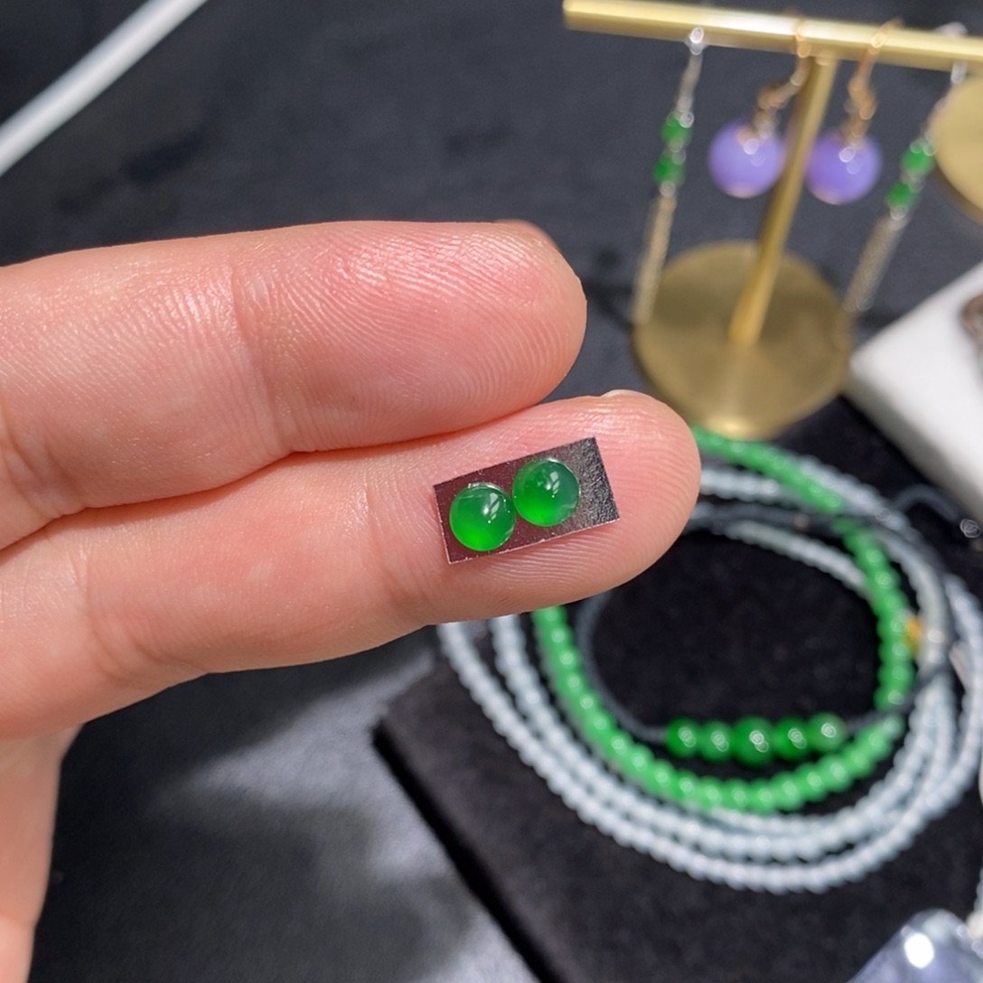 翡翠裸石阳绿蛋面