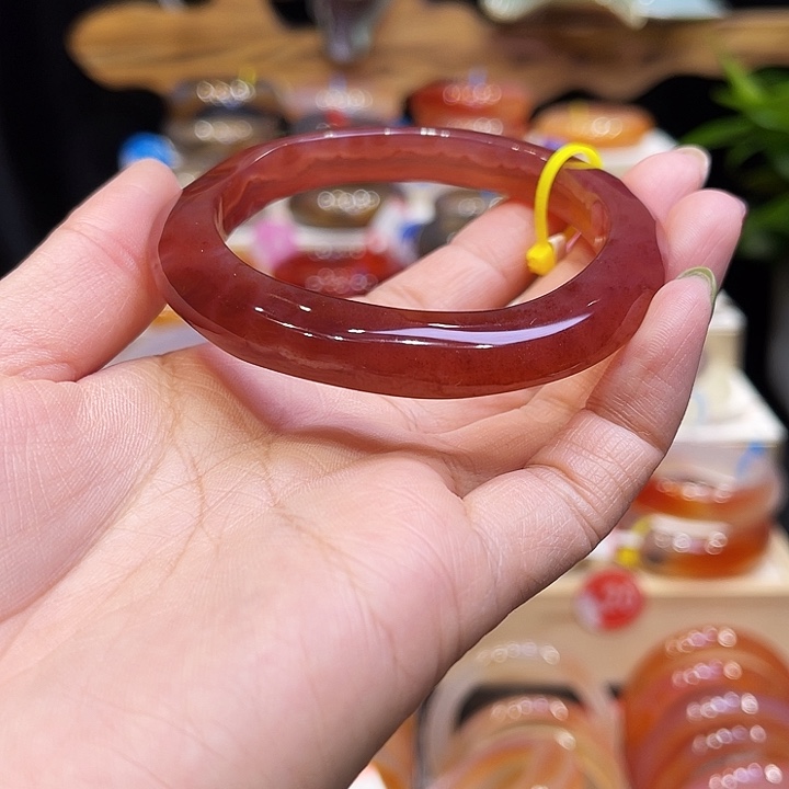 玛瑙/玉髓手镯未镶嵌吃****O