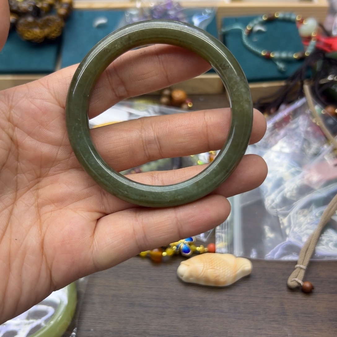 和田玉未镶嵌手镯53.7圈围106