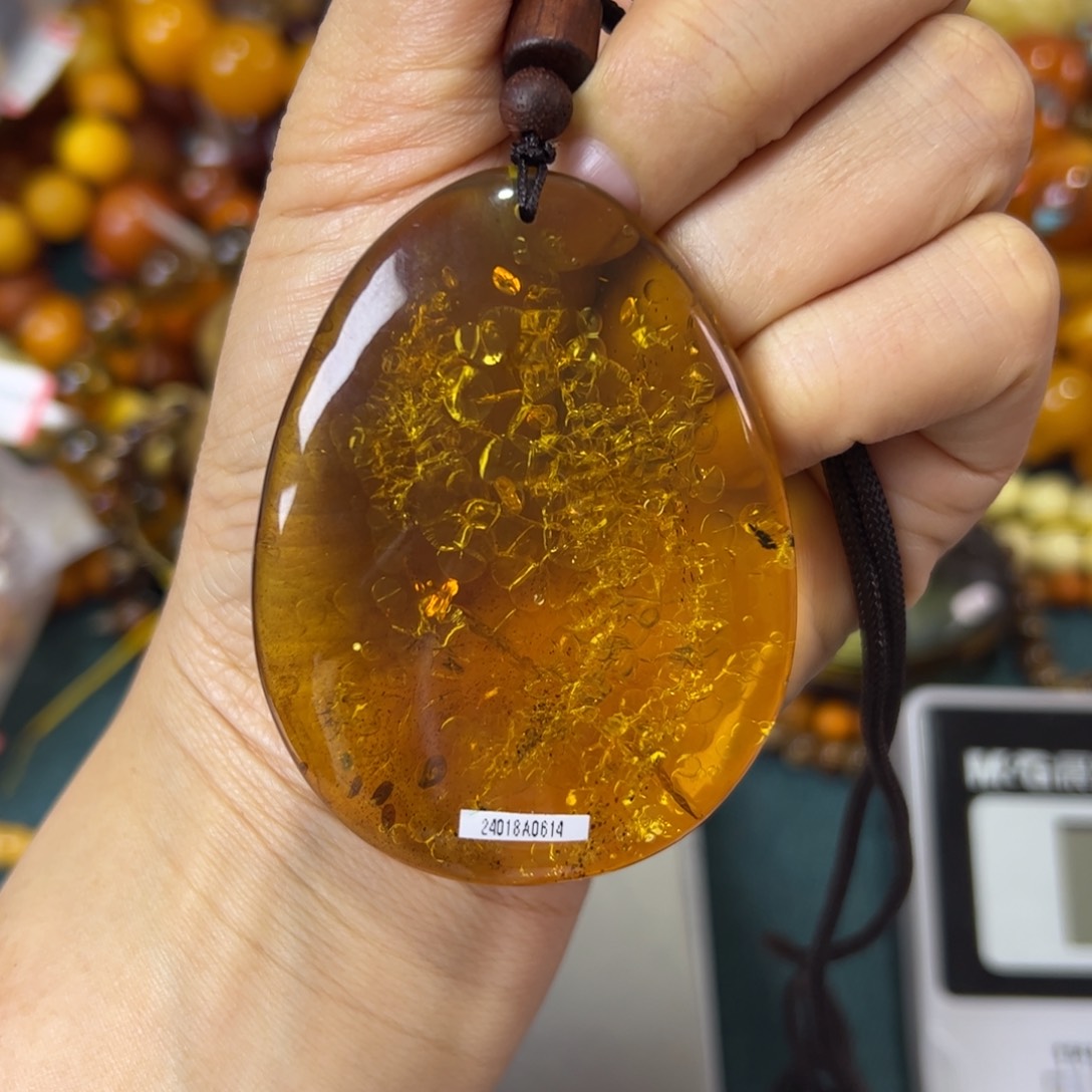 未镶嵌琥珀珠宝奇石395
