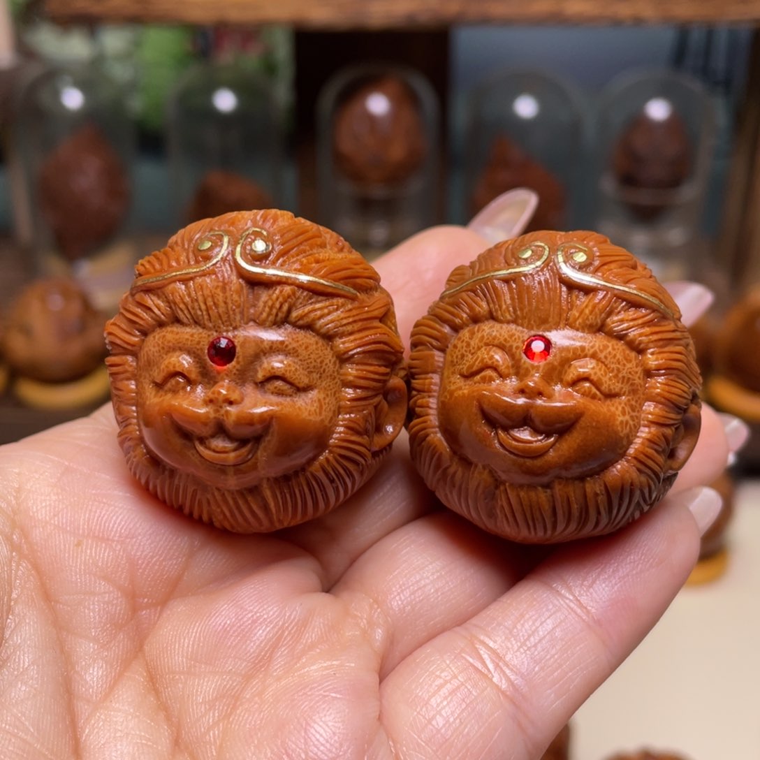 橄榄核吊坠镶嵌小圣一对