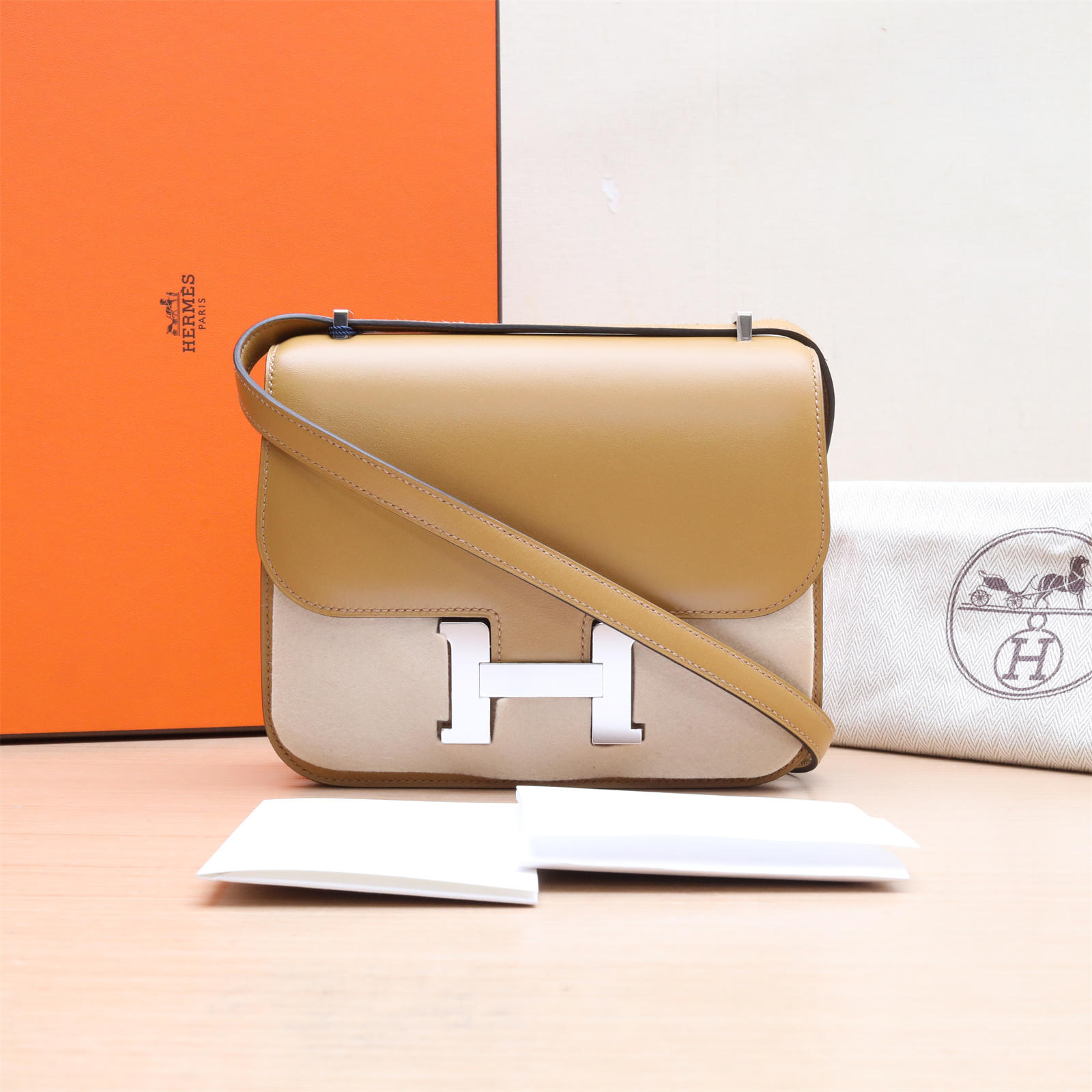 99新 Hermes/爱马仕 小花6欢 康康 19 尘土色 Tad皮 U刻 银扣包