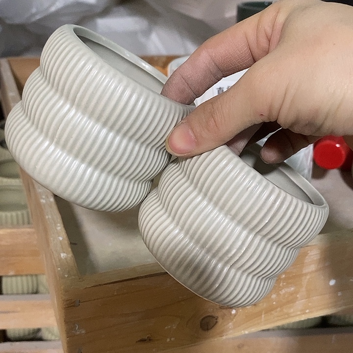 陶瓷花盆有孔 瑕疵介意勿拍 