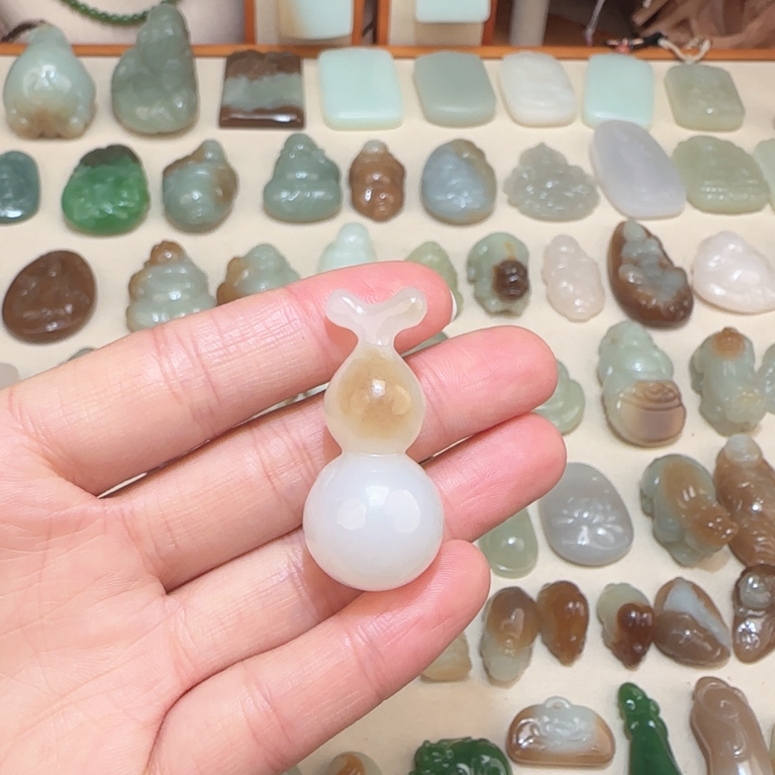 *****和田玉未镶嵌颈饰