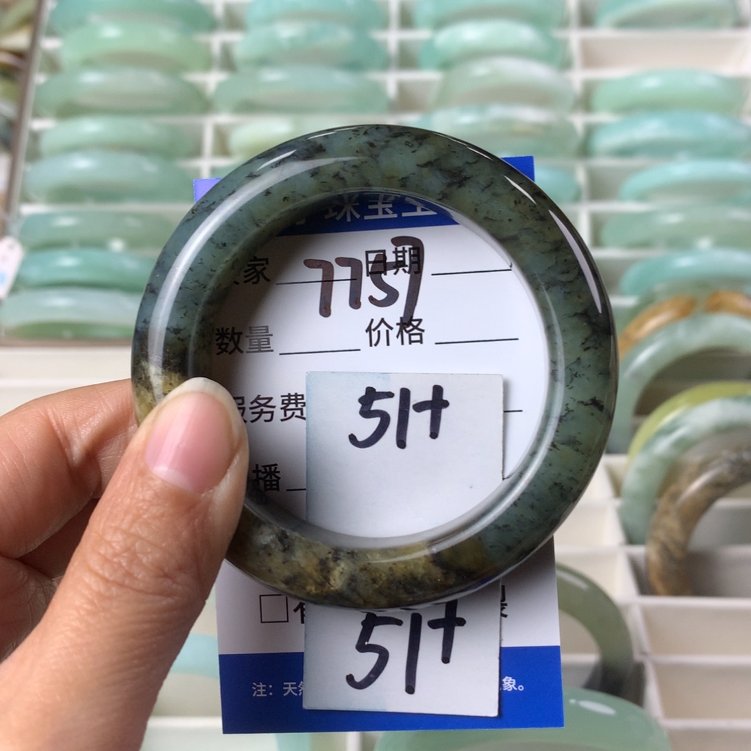 蛇纹石玉手镯未镶嵌7757
