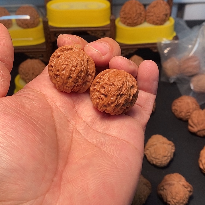 老***皮文玩核桃吊坠31尺，磨盘手捻