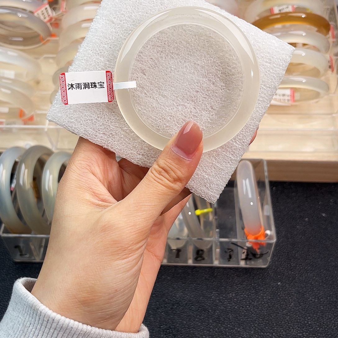 月****玛瑙/玉髓未镶嵌手镯