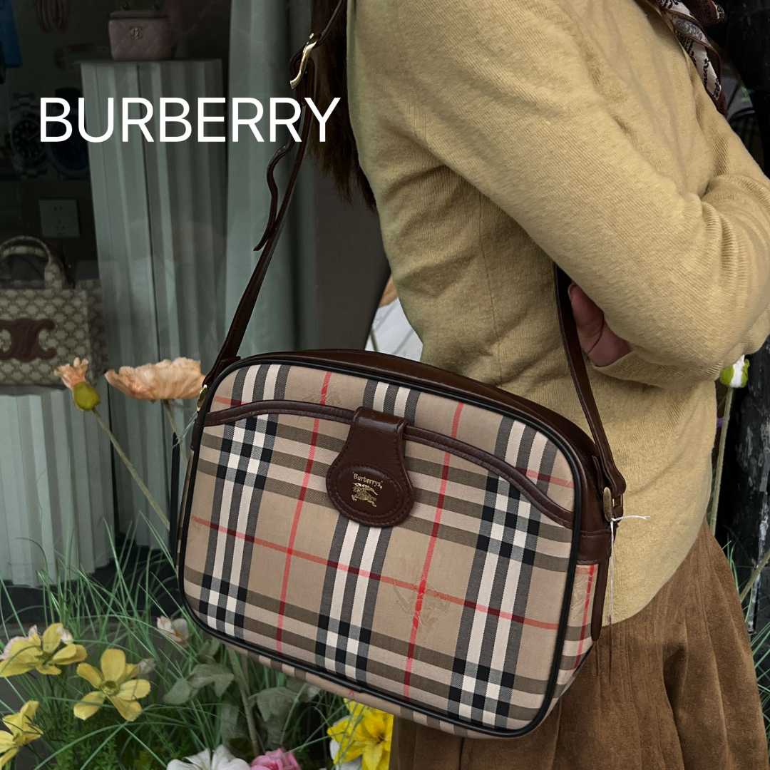 95新 BURBERRY/博柏利 LL34十字战马经典腋下95新/代卖服务