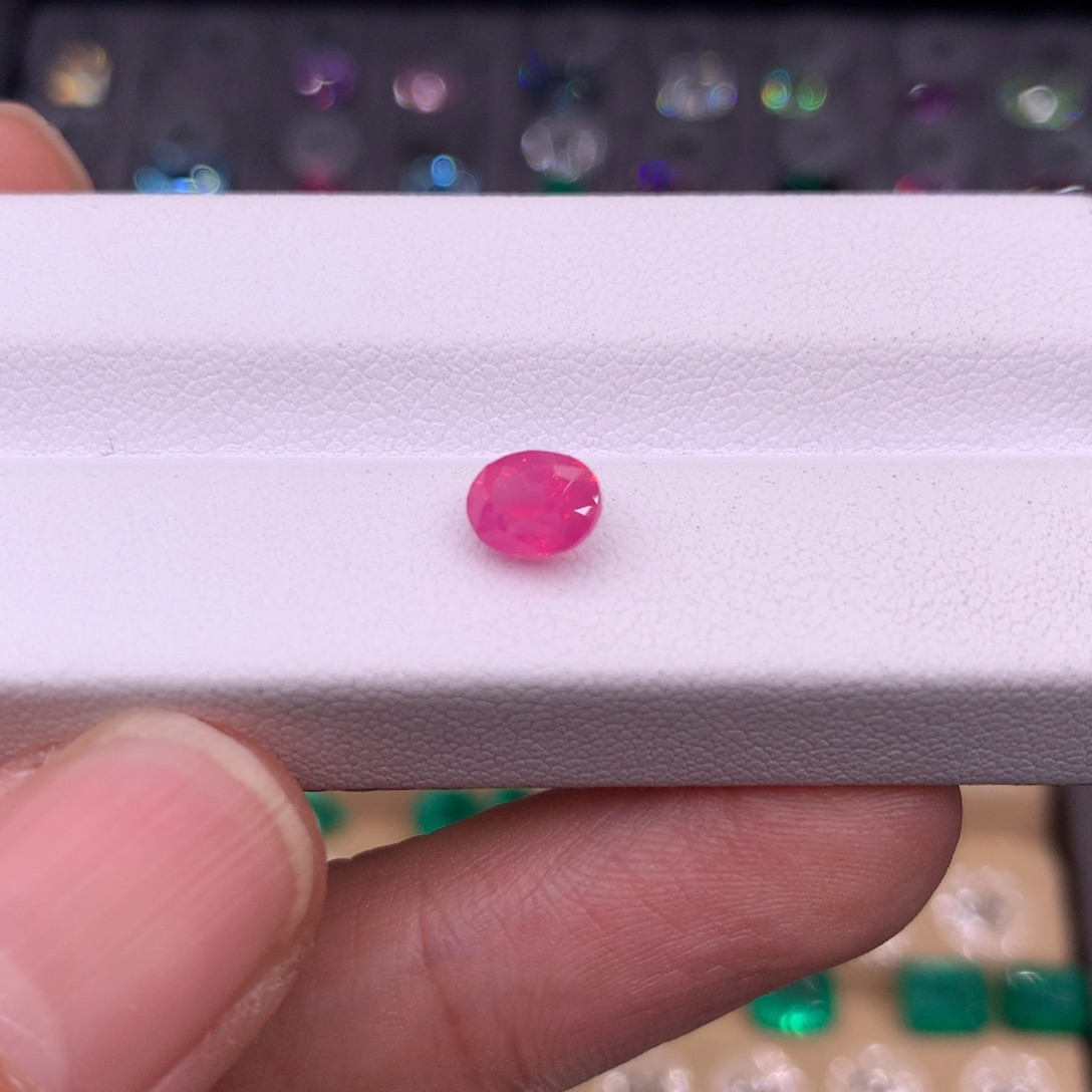 尖晶石裸石未镶嵌