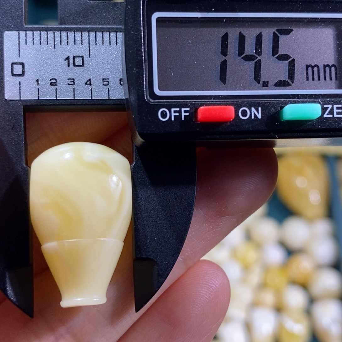 蜜蜡裸石未镶嵌微瑕