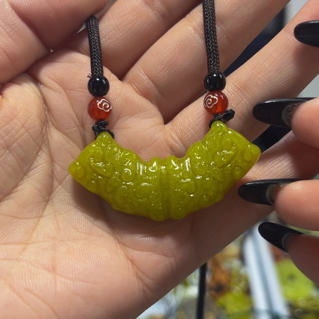 蛇纹石玉未镶嵌颈饰