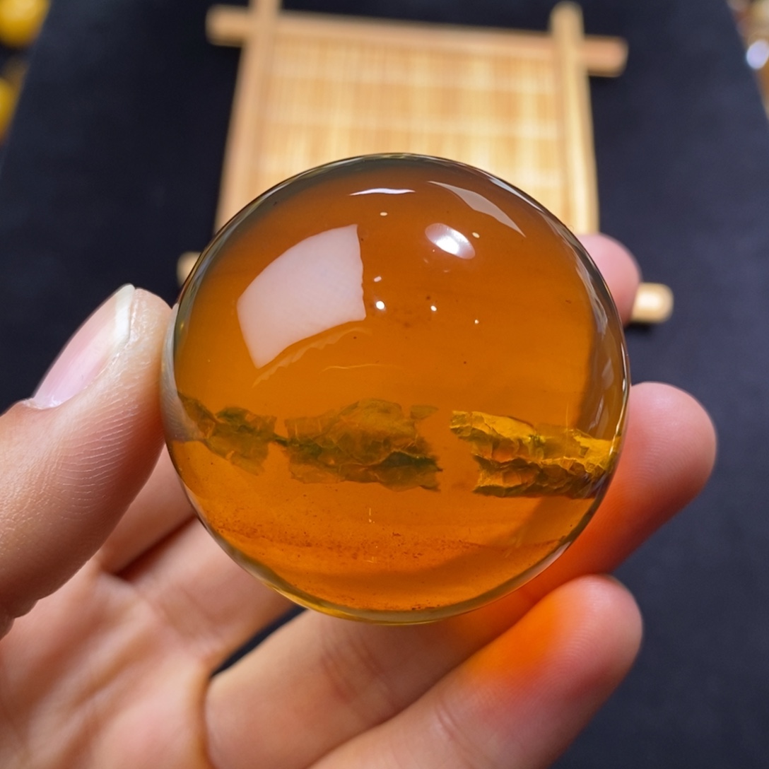 琥珀未镶嵌颈饰35克40mm