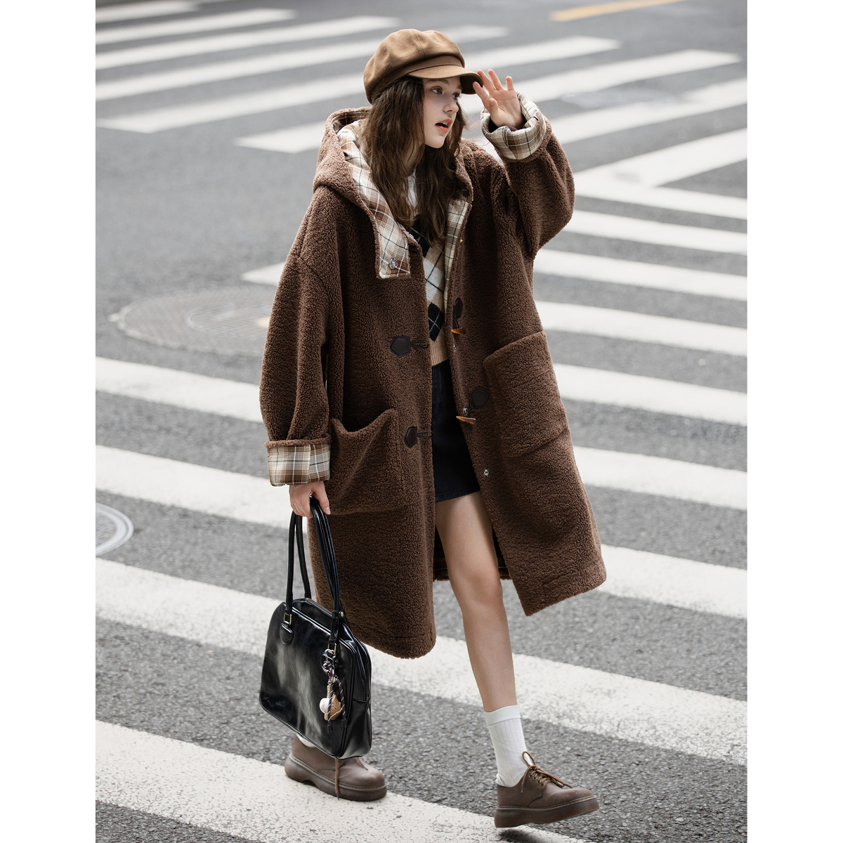 TONLION唐狮2025秋冬超长款仿羊羔毛外套女连帽学院慵懒美式复古