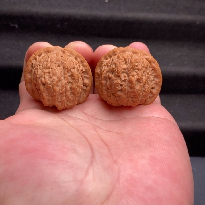 文玩核桃把件原树血麒麟