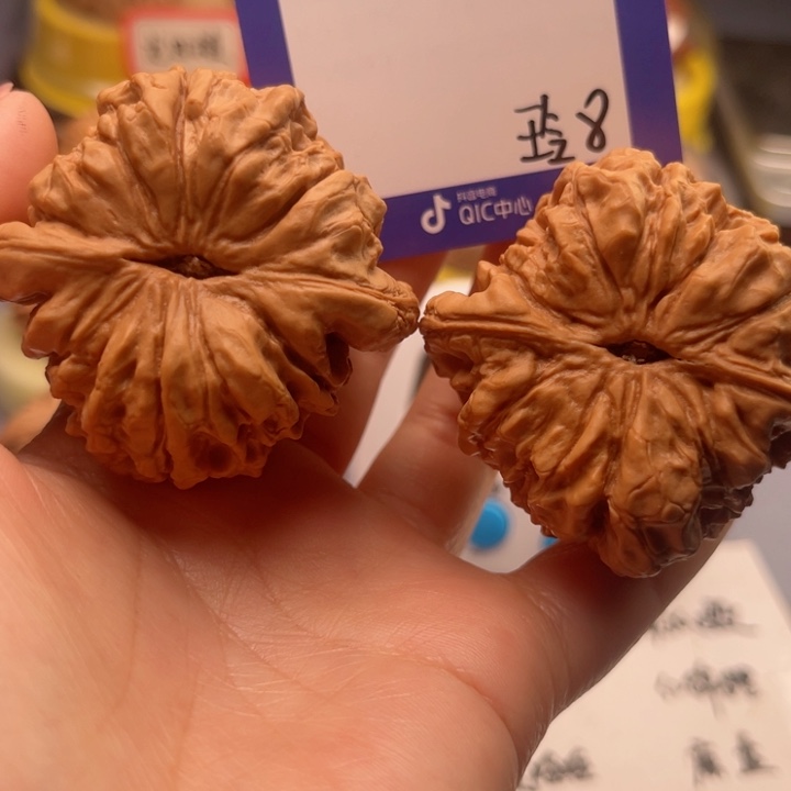 文玩核桃把件跟*儿文玩核桃把件8