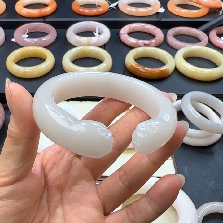 石英质玉手镯未镶嵌