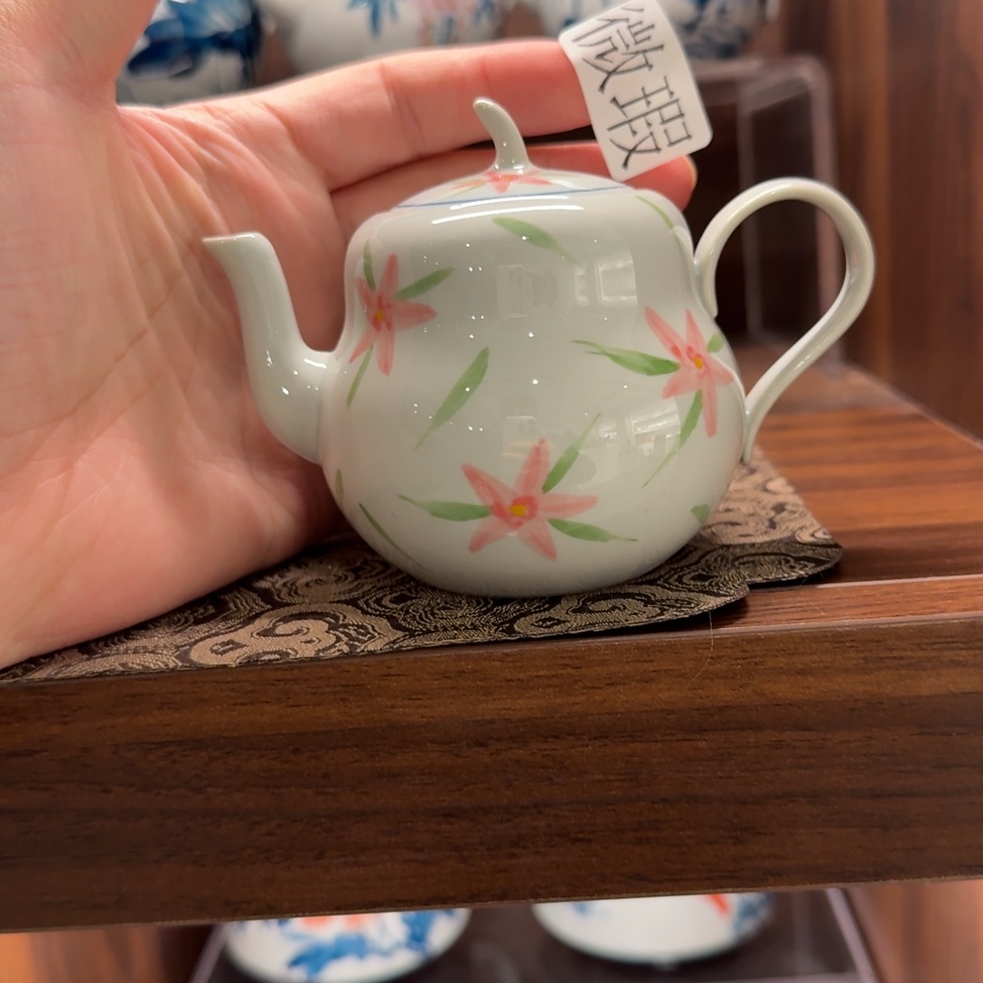 釉下手绘茶具微瑕