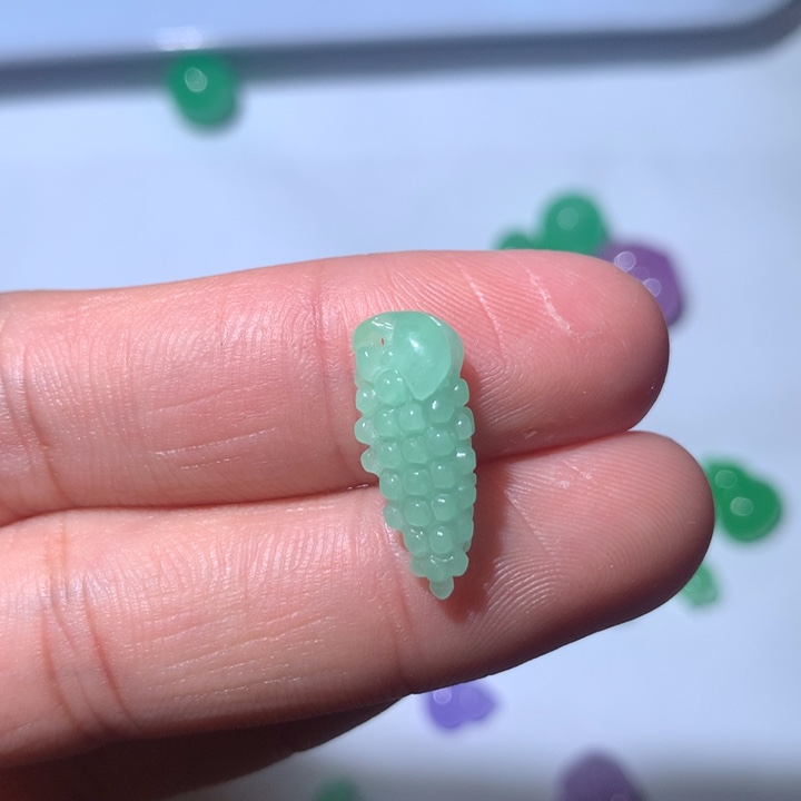 翡翠未镶嵌颈饰挂件