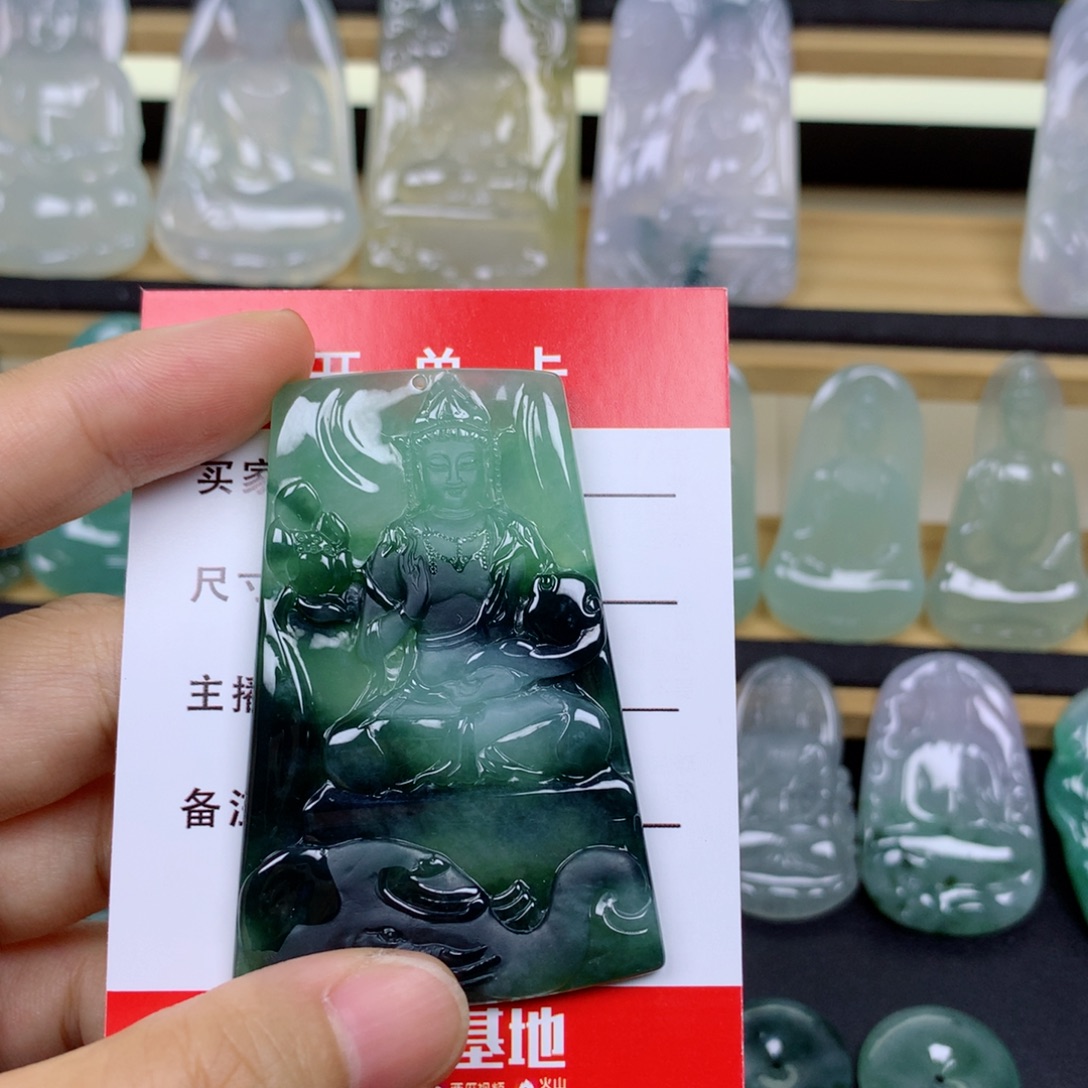 张***晨颈饰未镶嵌翡翠普贤