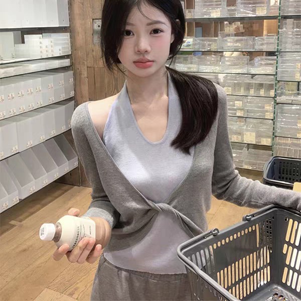 假两件挂脖长袖针织衫女秋季新款设计感扭结套头上衣外穿