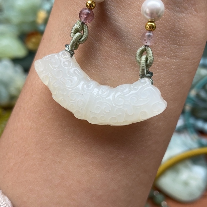 蛇纹石玉吊坠未镶嵌