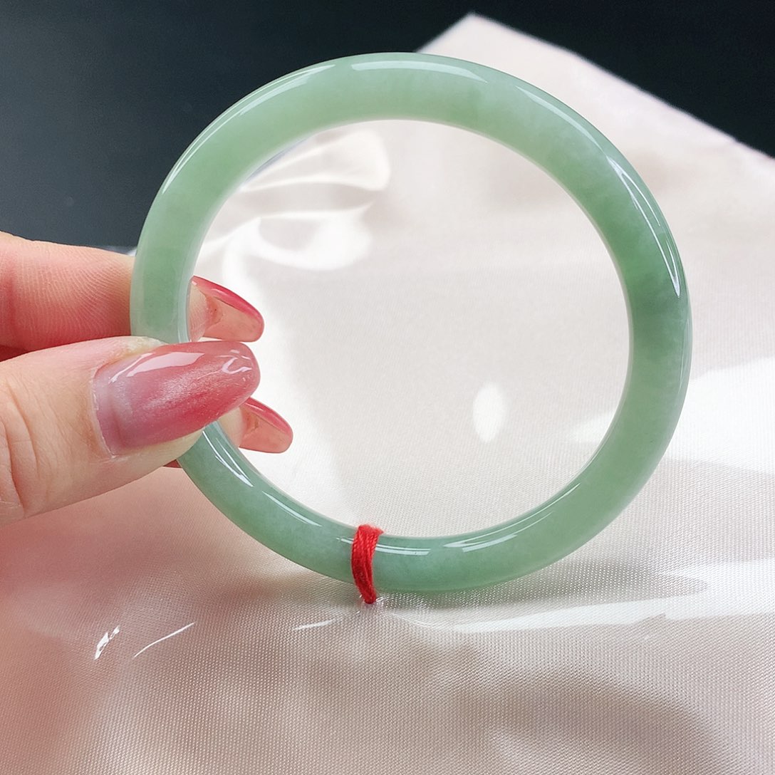 翡翠手镯未镶嵌翡翠126