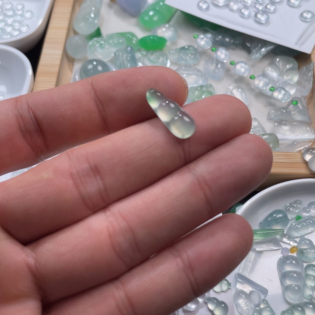 裸石翡翠豆子卡18/7.6/3.91