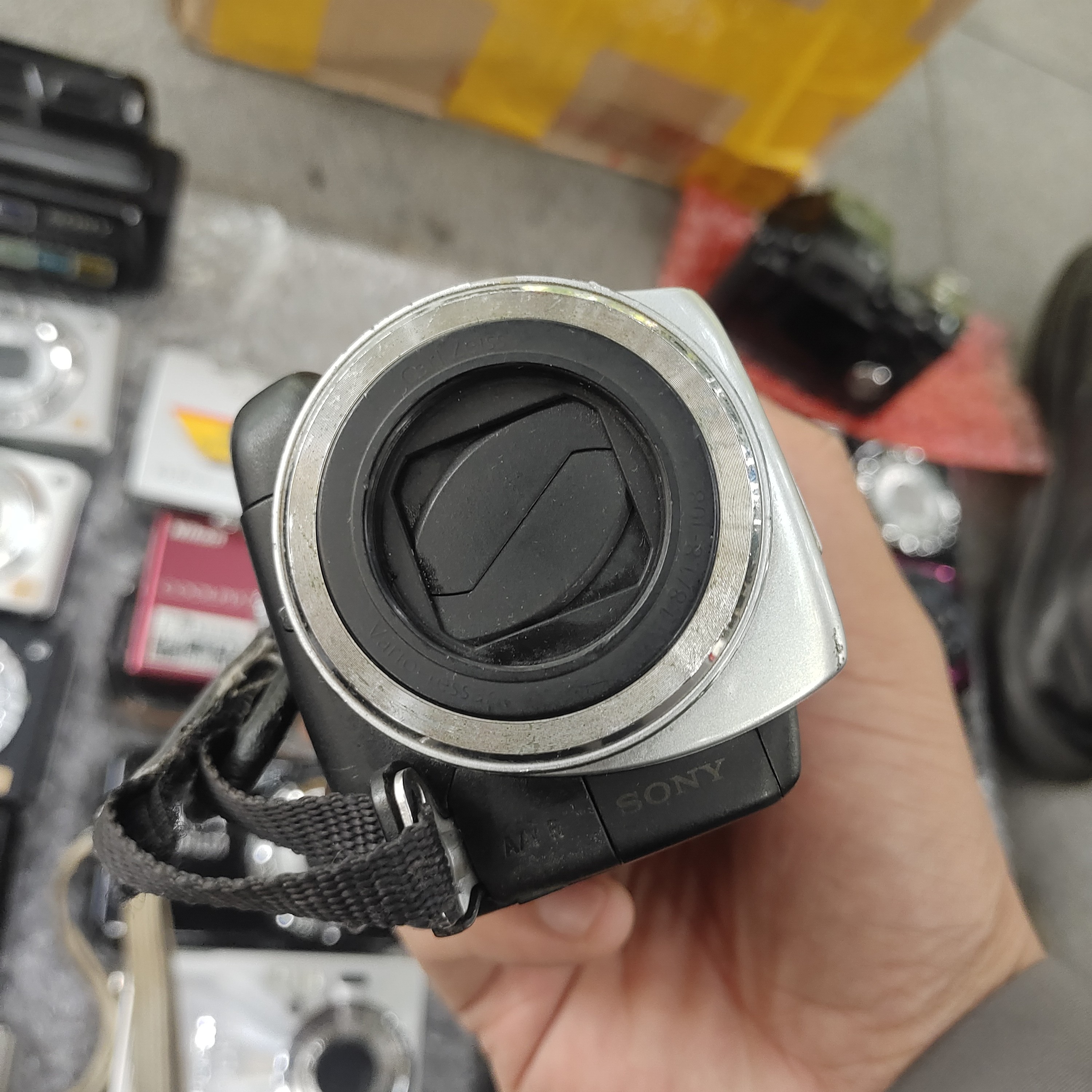 8新 Sony/索尼 索尼dcr-sr47摄像机功能正常，品相如图，有电池和卡