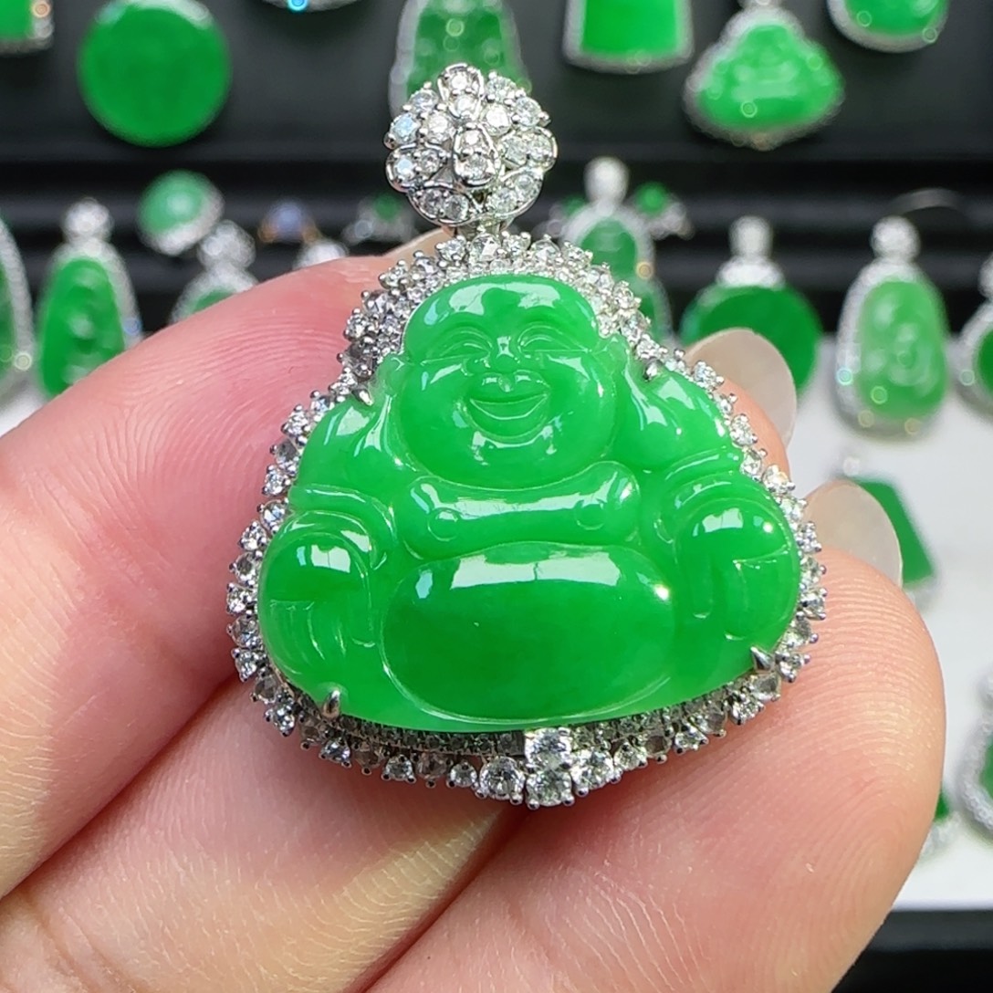 翡翠18K金镶嵌颈饰吊坠