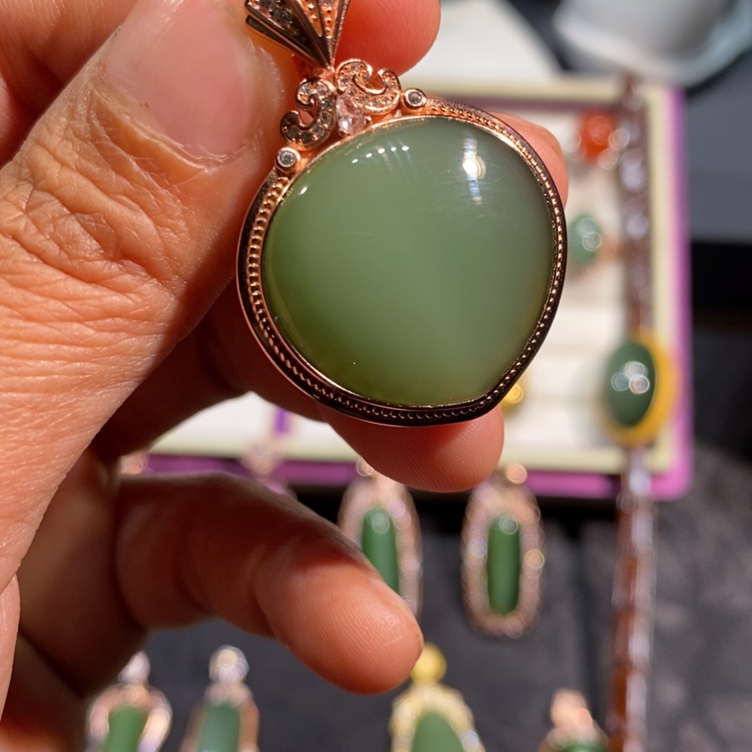 和田玉（碧玉）颈饰银S925镀金镶嵌