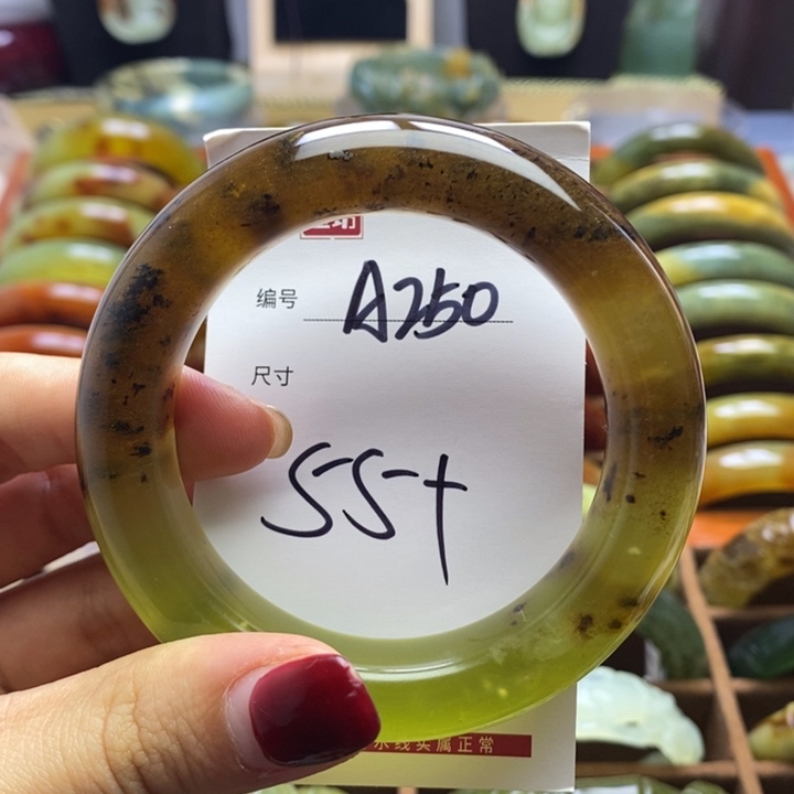 蛇纹石玉手镯未镶嵌