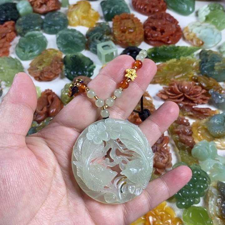 蛇纹石玉颈饰未镶嵌