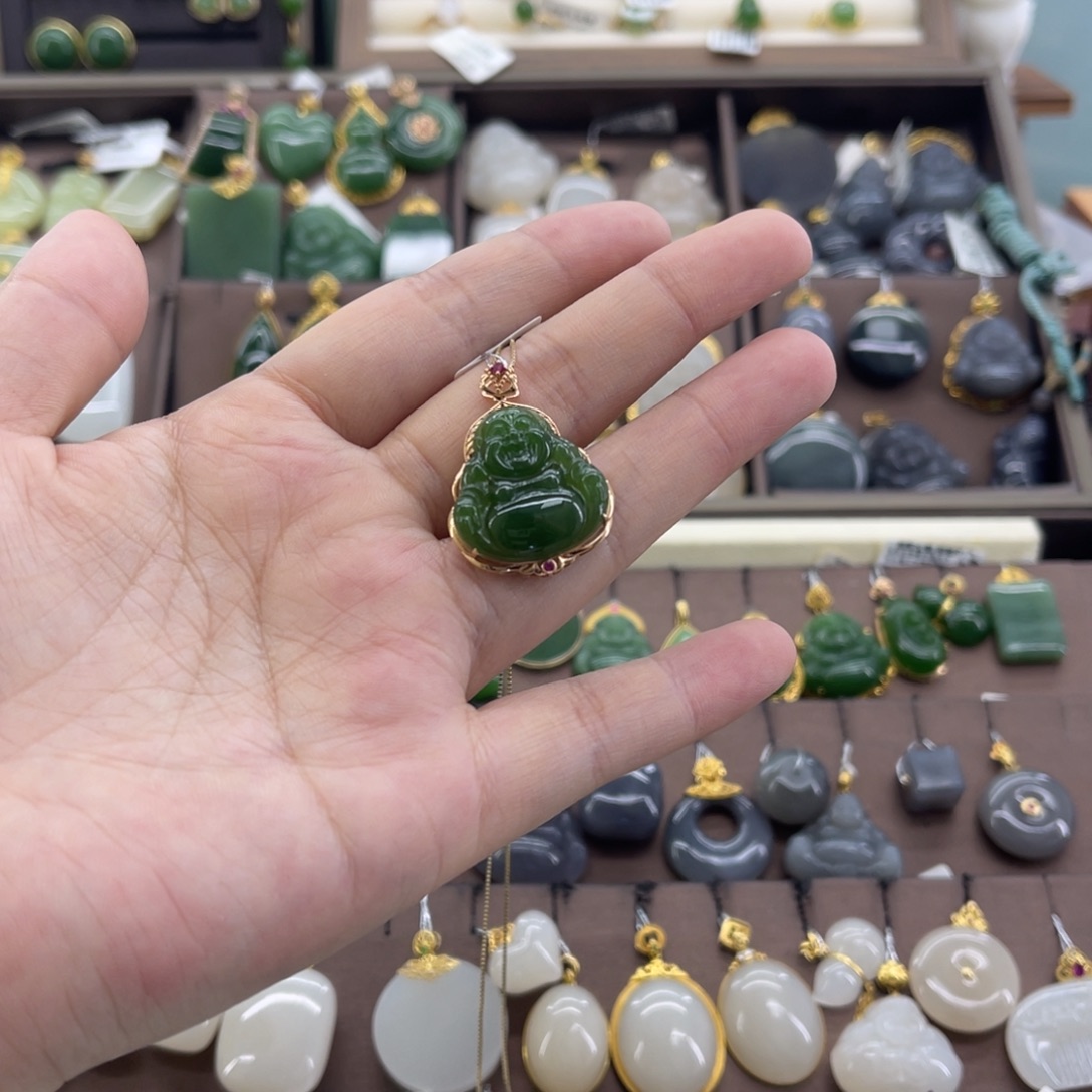 和田玉18K金镶嵌吊坠(赠链)