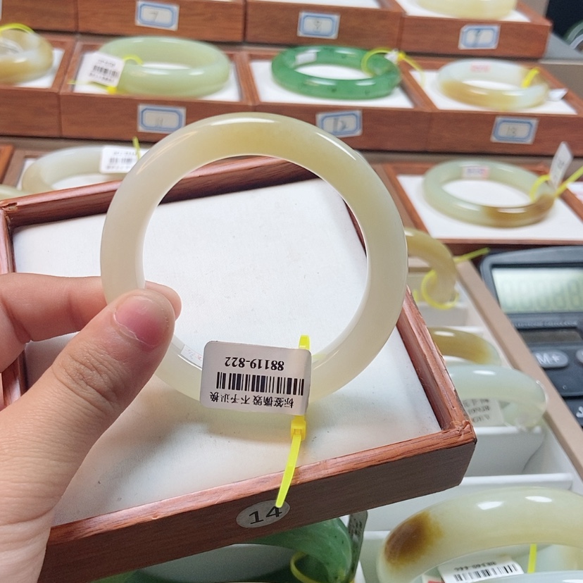 【闪购商品】和田玉手镯未镶嵌