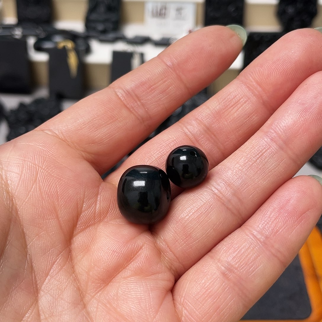 今***少蛇纹石玉未镶嵌吊坠